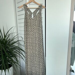 Maxi floral strappy dress in beige-black with beautiful back detailing